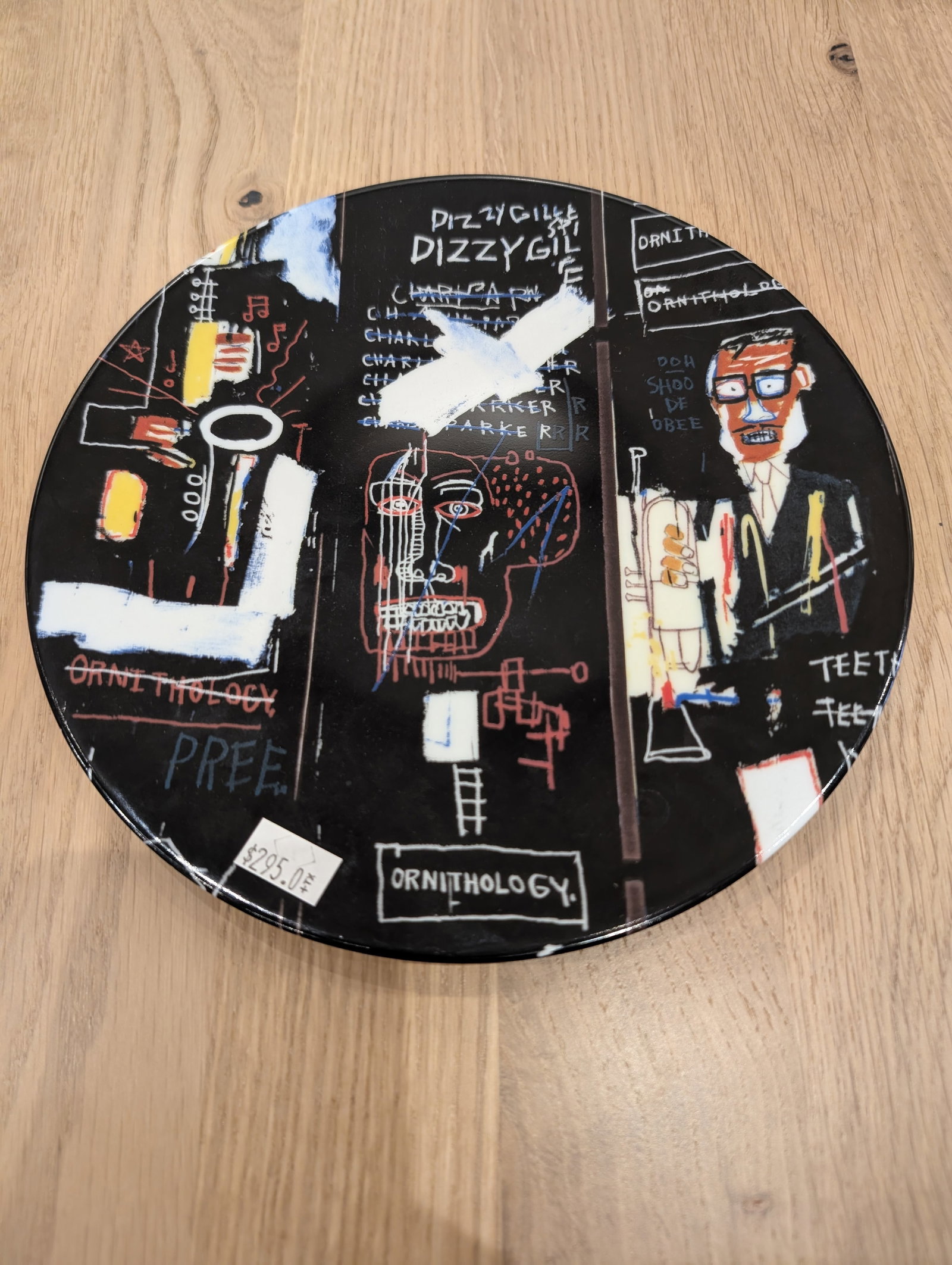 black Limoges porcelain plate - Based on work of Jean-Michel Basquiat : ”Horn Players”: black Limoges porcelain plate - Based on work of Jean-Michel Basquiat : ”Horn Players” Made in france
