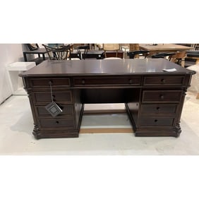 Leesburg Executive Desk