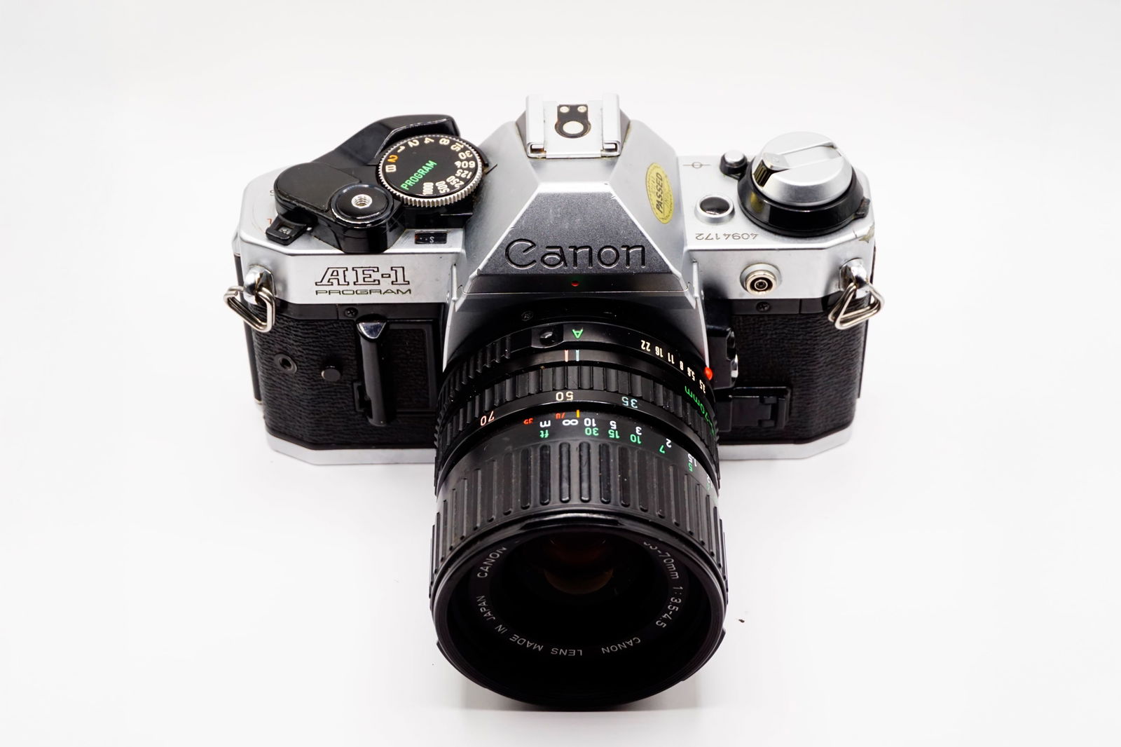 A Canon AE 1 PROGRAM film camera with 35-70 MM F3.5-4,5 / FULLY SERVICED s/n 4094172 (1 of 11)