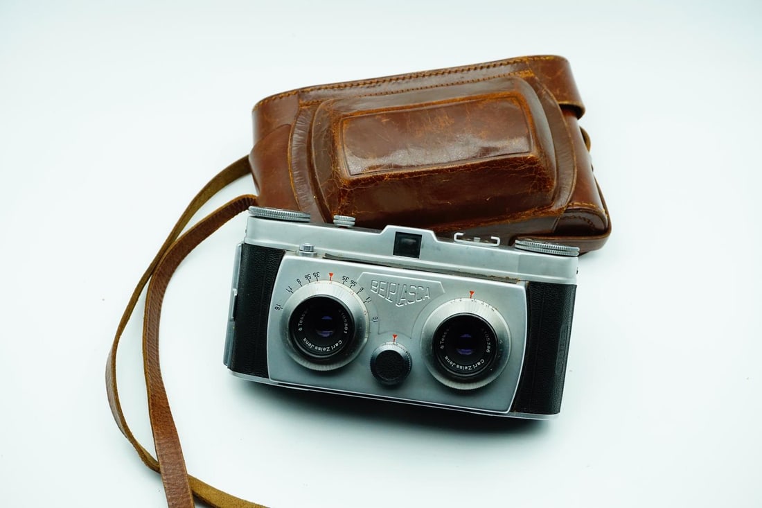 Belplasca Stereoscopic (3-D) Camera (1 of 3)