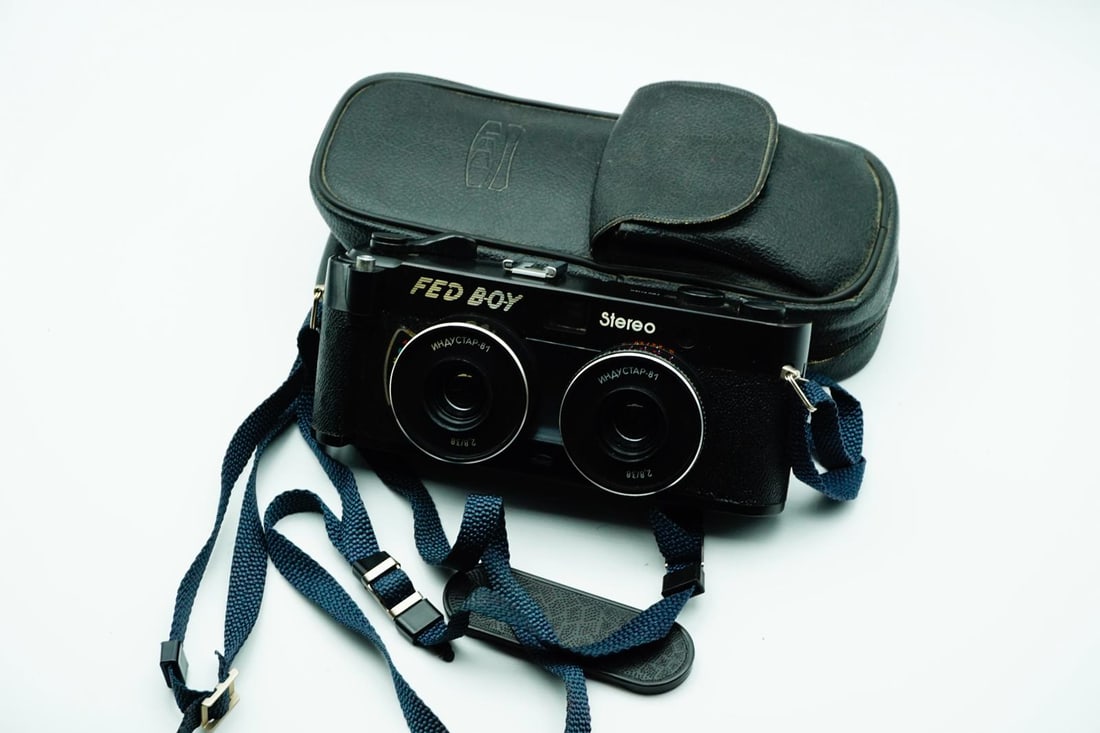 A FED Stereo 35mm Stereoscopic Viewfinder Camera black, serial no. 753151 (1 of 3)