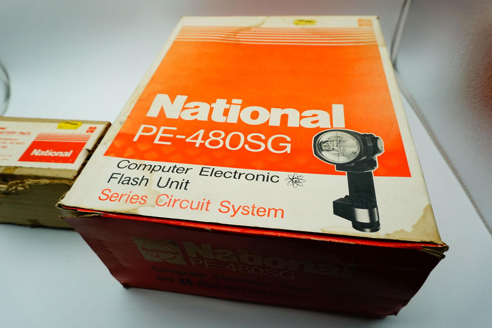 National PE-480SG Computer Electronic t Flash Unit: External electronic flash / strobe unit for camera photography. PicClick Brand: National (Panasonic). PicClick Model: PE-480SG flash unit often just called a Å›strobe.