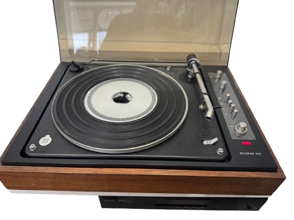Bang&Olufsen Beogram 1500 turntable: Powers up at the time of inspection but the record player is not working.