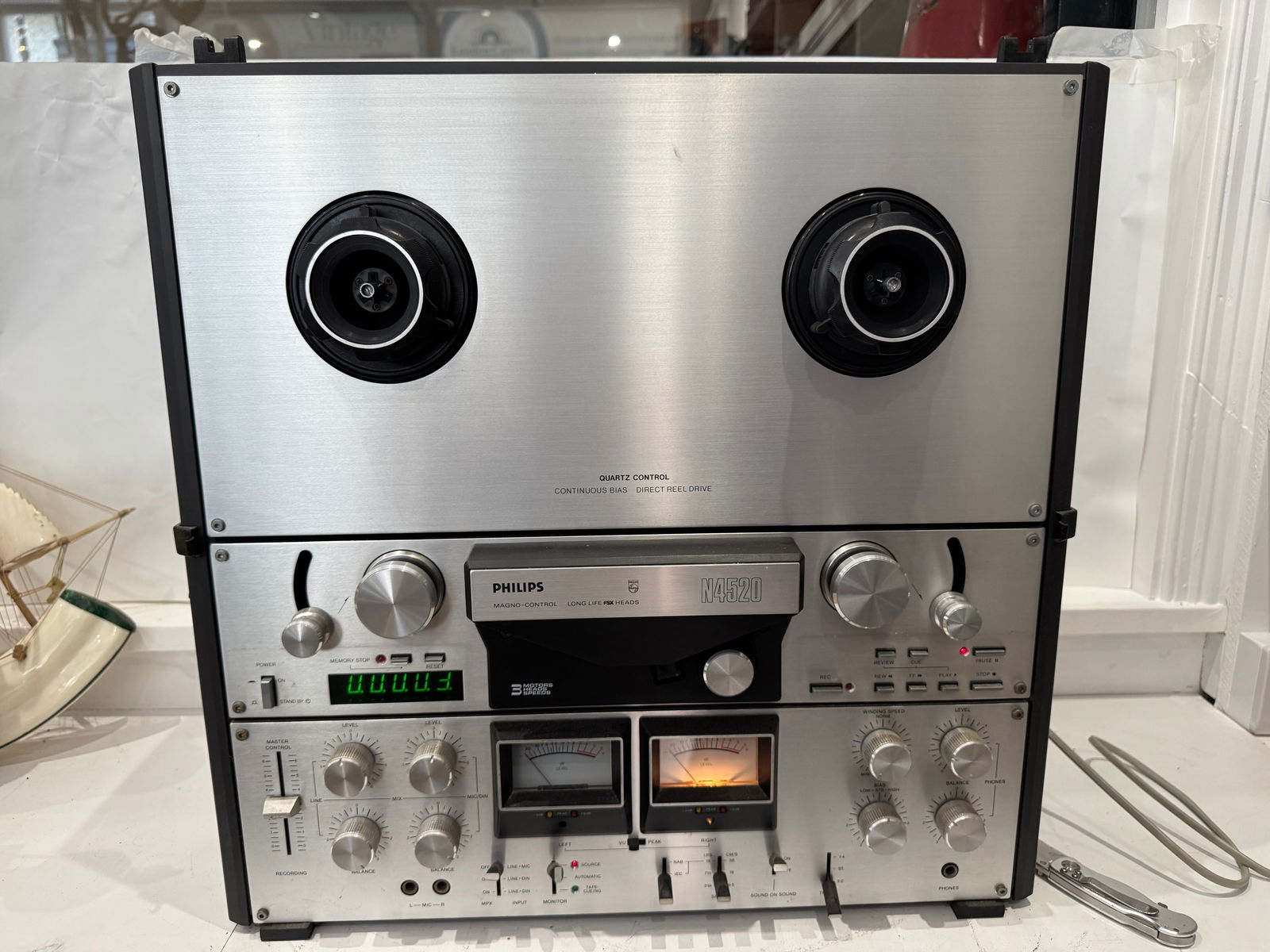 PHILIPS MAGNO-CONTROL LONG LIFE FSX HEADS N4520: What They AreMagnetic heads are the components inside a cassette deck that physically contact the tape to record and play back audio.“Magno-Control” and “FSX” were Philips marketing