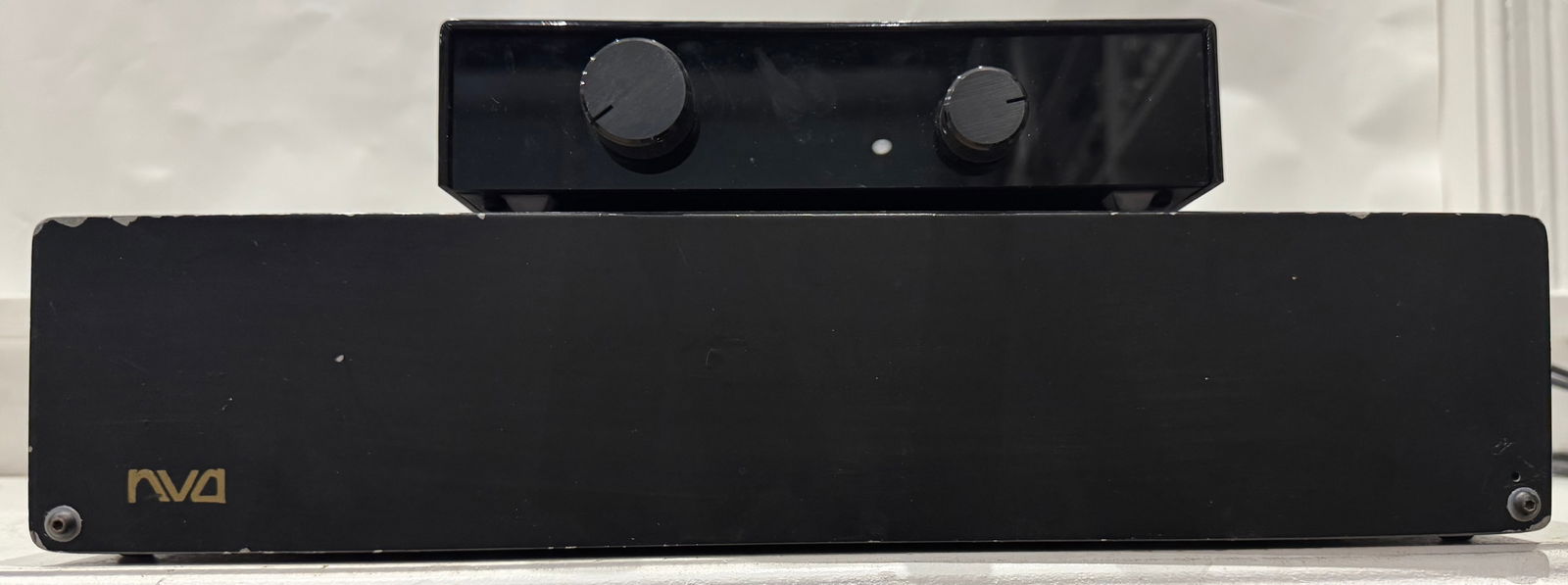 NVA amplifier: NVA amplifiers are minimalist, UK-built hi-fi amps known for their fast, transparent, and rhythmically engaging sound ; https://www.youtube.com/watch?v=LhYzw3MOAp0 ; Working order 