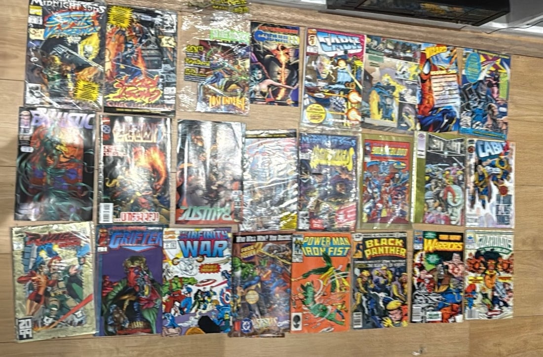 24 Mixed Marvel Comic Lot: MIXED LOT OFF COMICS 