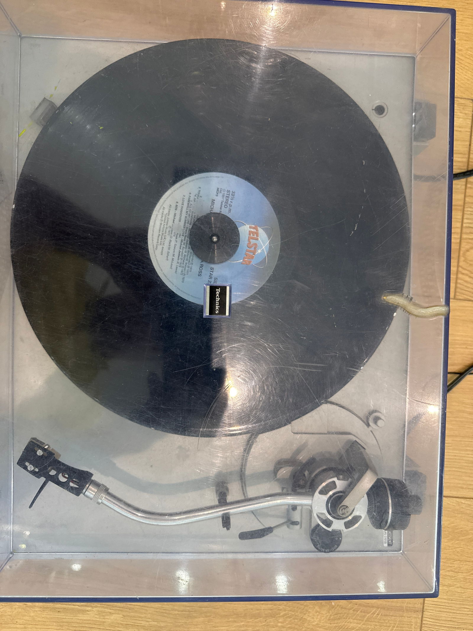 A technics SL-D2 turn table - 4