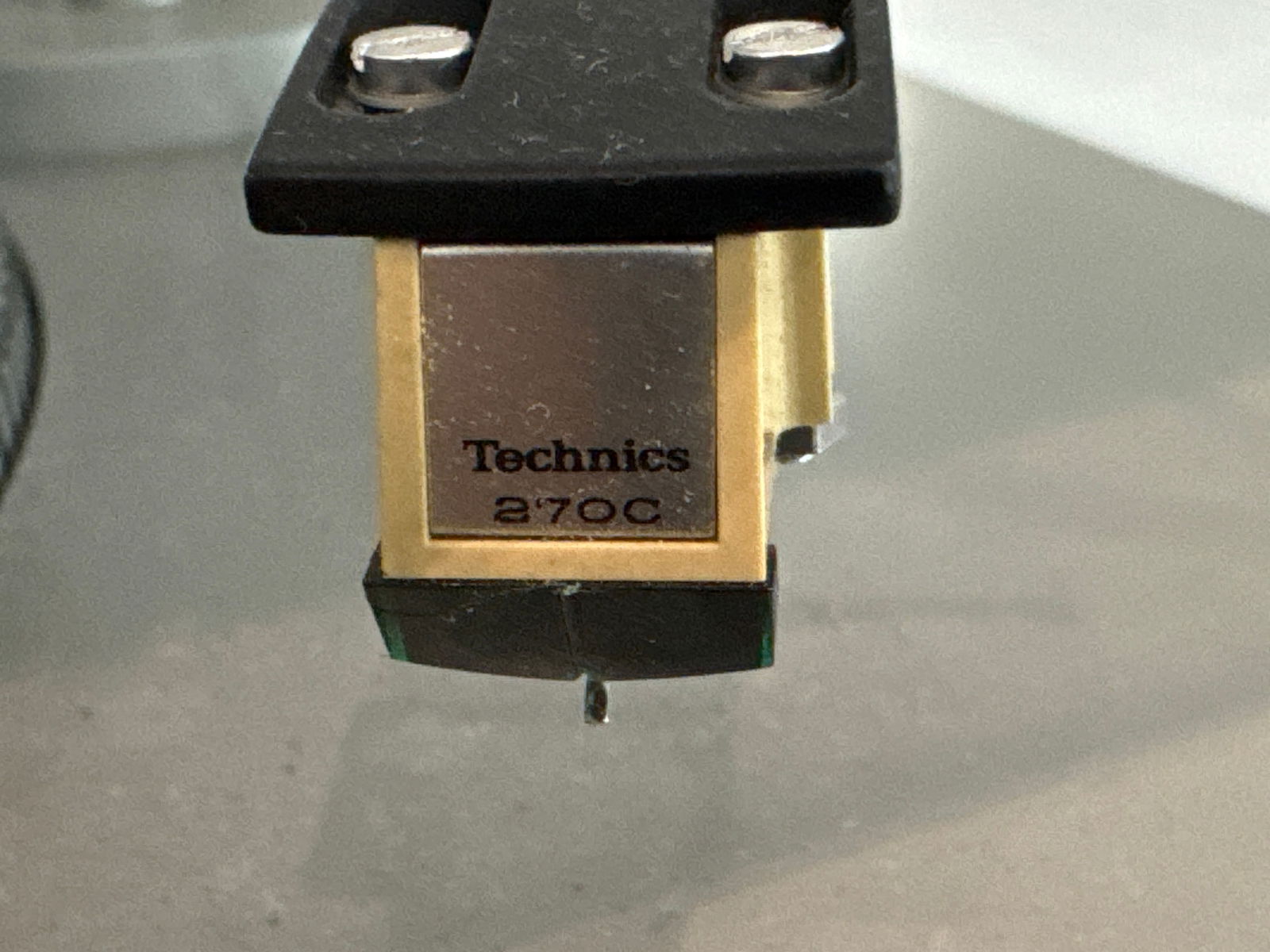 A technics SL-D2 turn table - 5