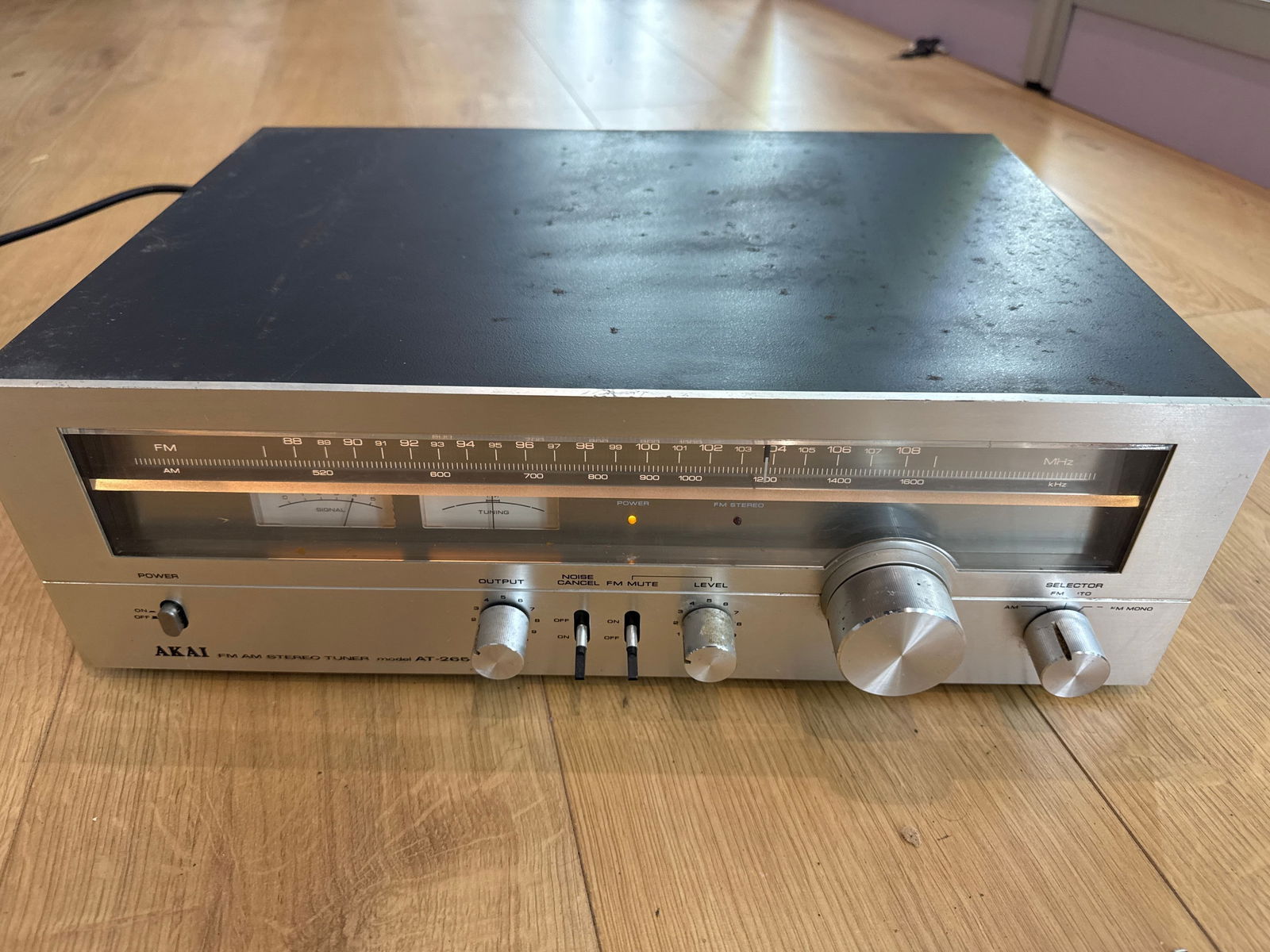 akai at 2650 tuner: Am fam tuner powers on. ; Overall condition is very good. Please Note: This item cannot be shipped by us. You will need to arrange your own shipping or collect it in person.