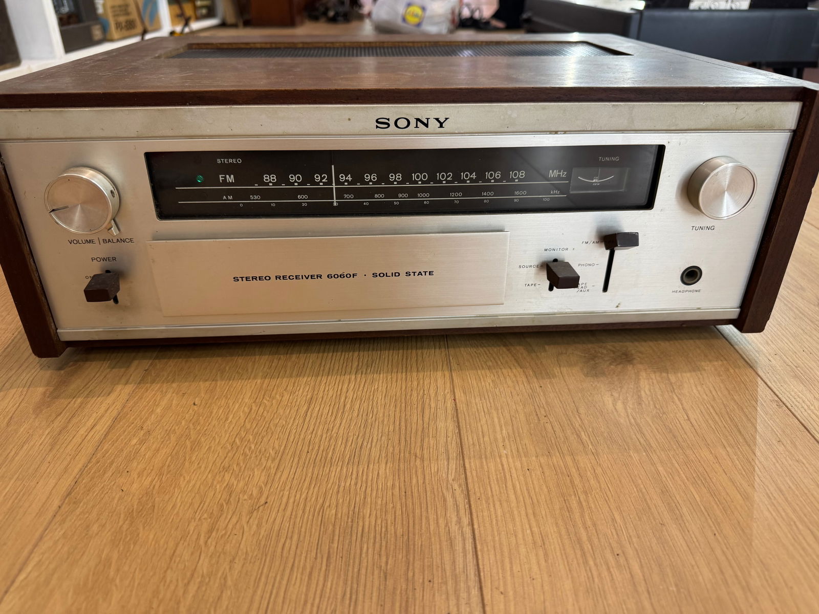 Vintage Sony STR 6060F Solid State Stereo Tuner Receiver HI FI (1 of 8)