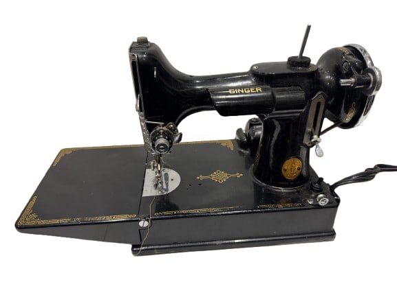 Singer Featherweight sewing machine made in USA (1 of 9)
