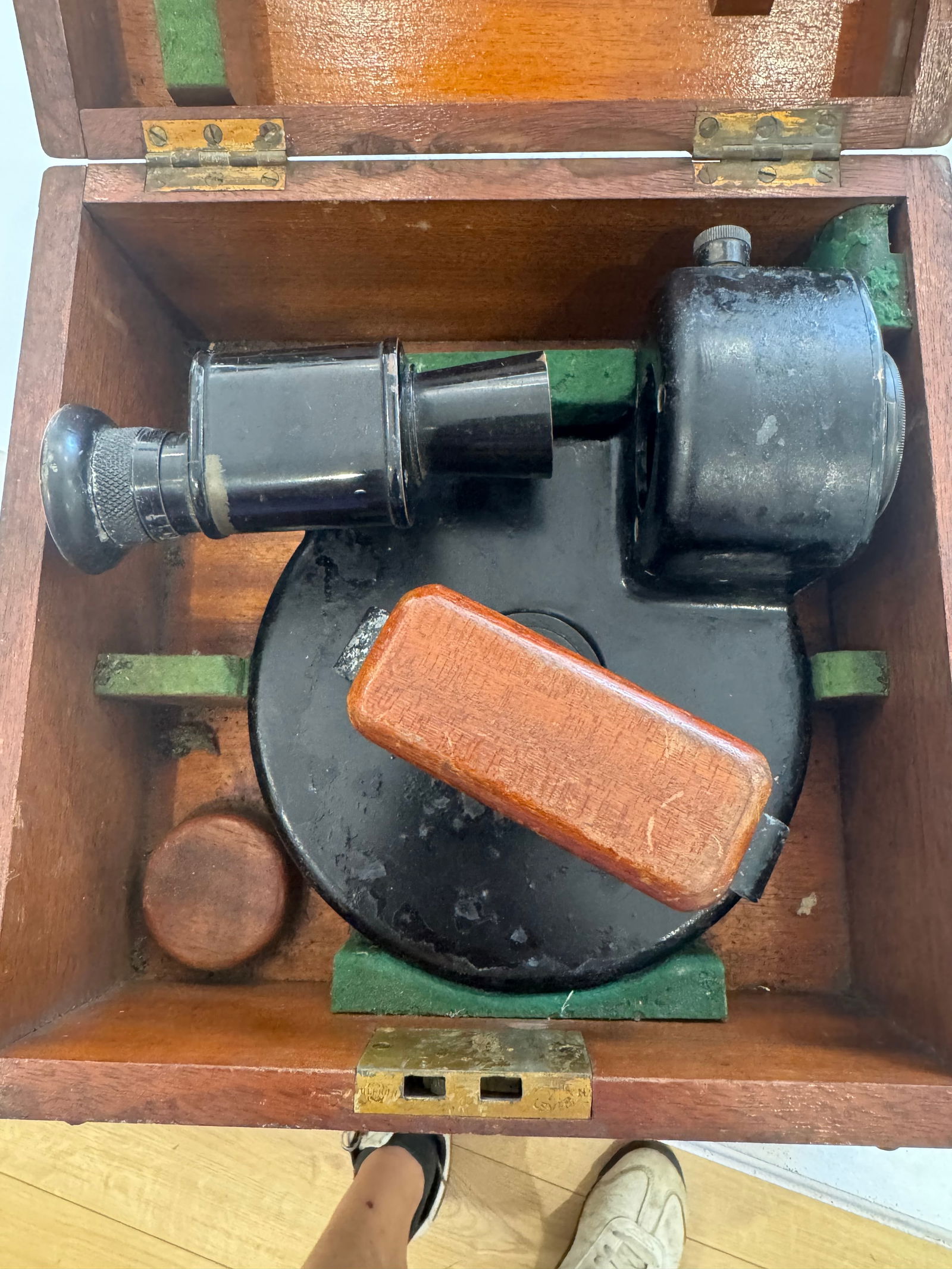 A WW1 naval range finder in its associated box. Marked to maker T. Cooke & Sons Ltd of London & (1 of 7)