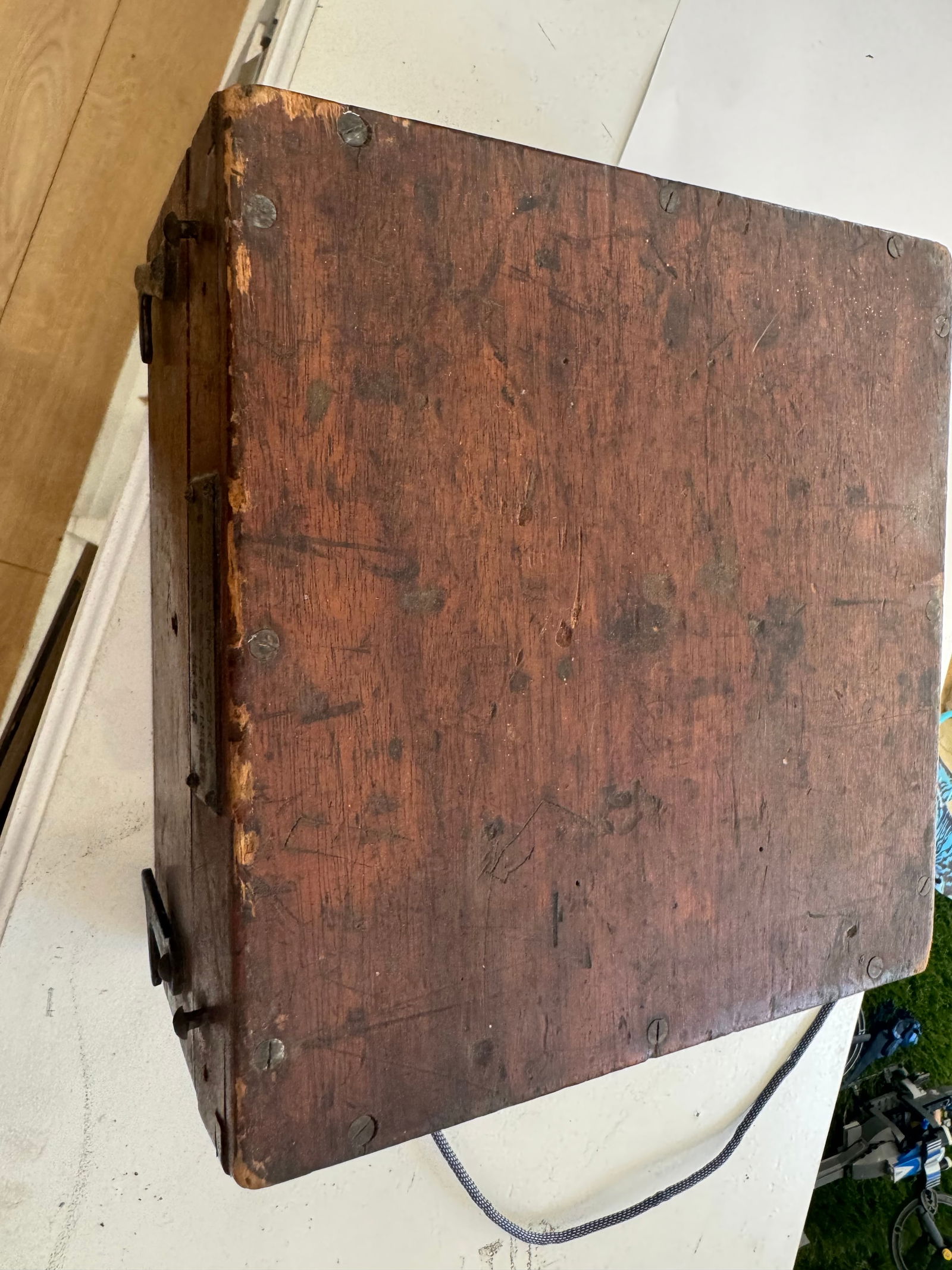 A WW1 naval range finder in its associated box. Marked to maker T. Cooke & Sons Ltd of London & - 5