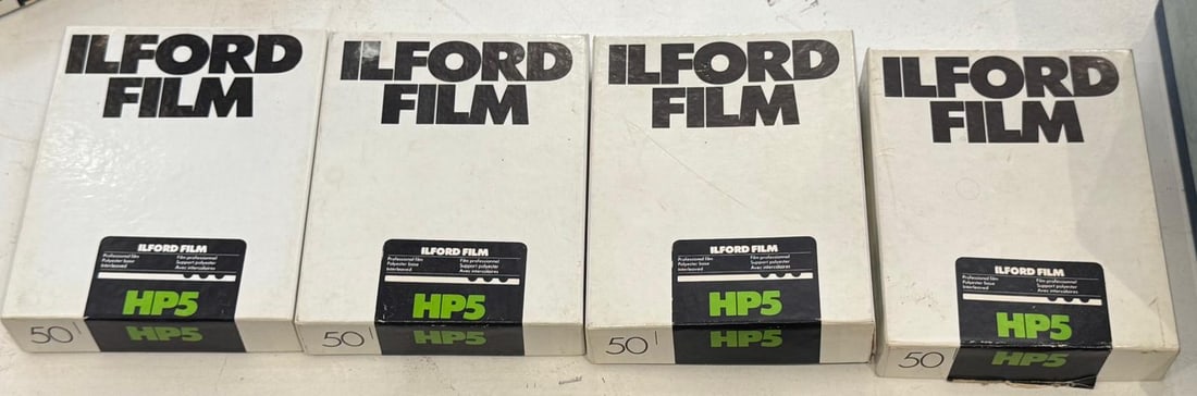 ilford film photographic paper: 24x30.5 cm full ; / 8 inch x 10 inch full ;; / 8x10 inch x10 ;; / 8x10 inch x15 ;;/ 5x7 inch about 100 ;;./ 4x hpf 5 -/ 2 new sealed ; 1 almost full 1 is half / 3x hp4 2 full ; 1 half .please
