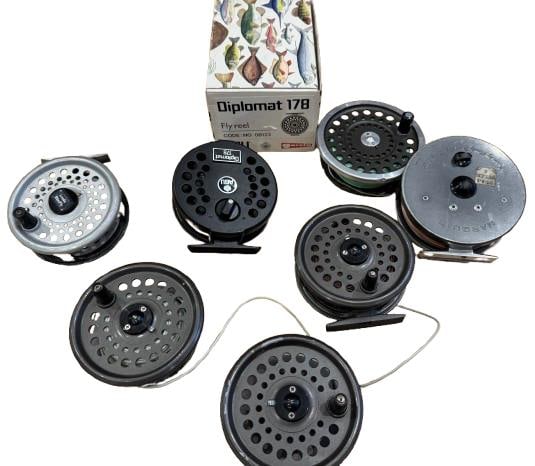 Vintage Hardy Bros. “Salmon No. 1” fly fishing reel, abu 178 leeda: Vintage Hardy Bros. “Salmon No. 1” fly fishing reel, England, of classic circular alloy construction, complete with a matching spare spool. A well-known Hardy salmon reel, designed for