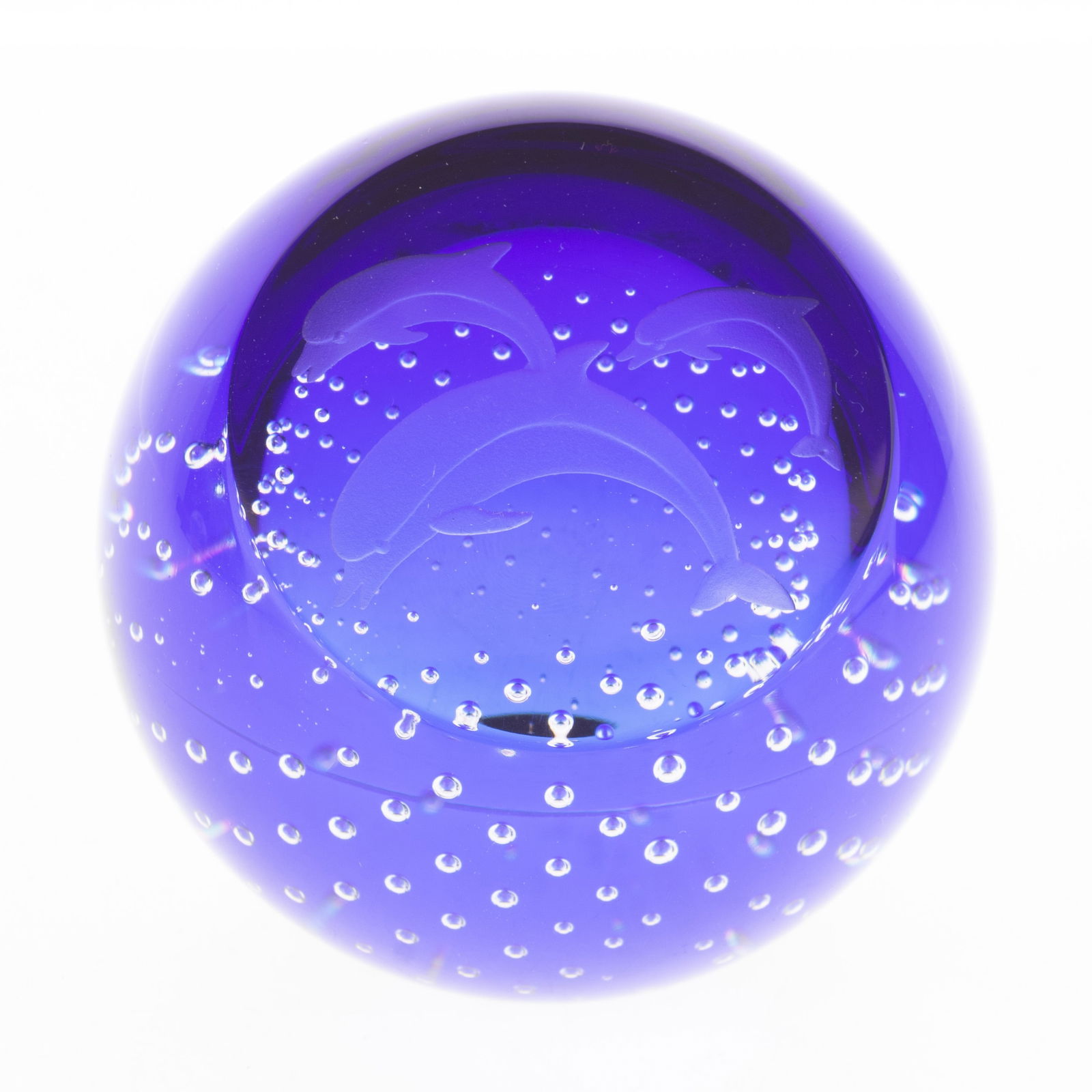 Mid Century Scottish Caithness Blue Glass Engraved Dolphins Paperweight By Helen Macdonald: Height: 7.0 cm, Width: 7.5 cm. It is the responsibility of the Buyer to carefully examine each lot and form their own judgment regarding its condition, description, provenance, and authenticity prior