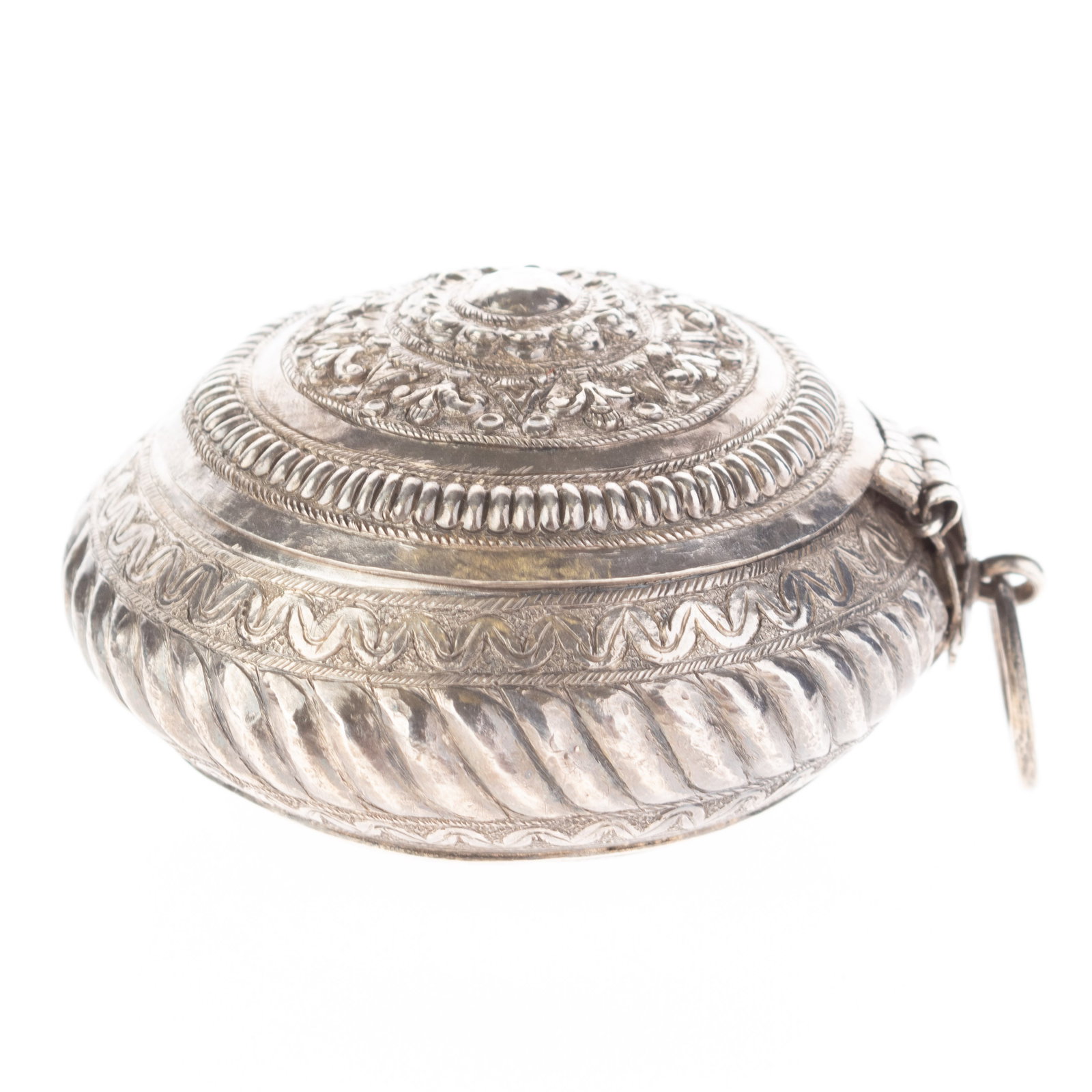 Antique 19Th Century Malaysian Silver Betel Or Tobacco Box From Sumatra, Indonesia: (Height: 7.0 cm, Width: 8.0 cm) It is the responsibility of the Buyer to carefully examine each lot and form their own judgment regarding its condition, description, provenance, and authenticity prior