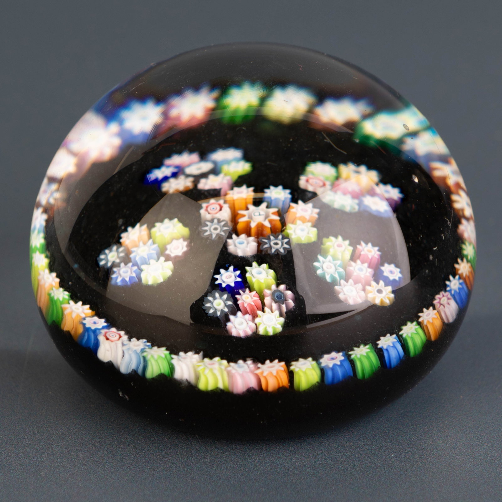 Vintage Hand Blown Perthshire Scottish Millefiori Glass Pp88 Paperweight: (Height: 6.5 cm, Width: 7.5 cm) It is the responsibility of the Buyer to carefully examine each lot and form their own judgment regarding its condition, description, provenance, and authenticity prior