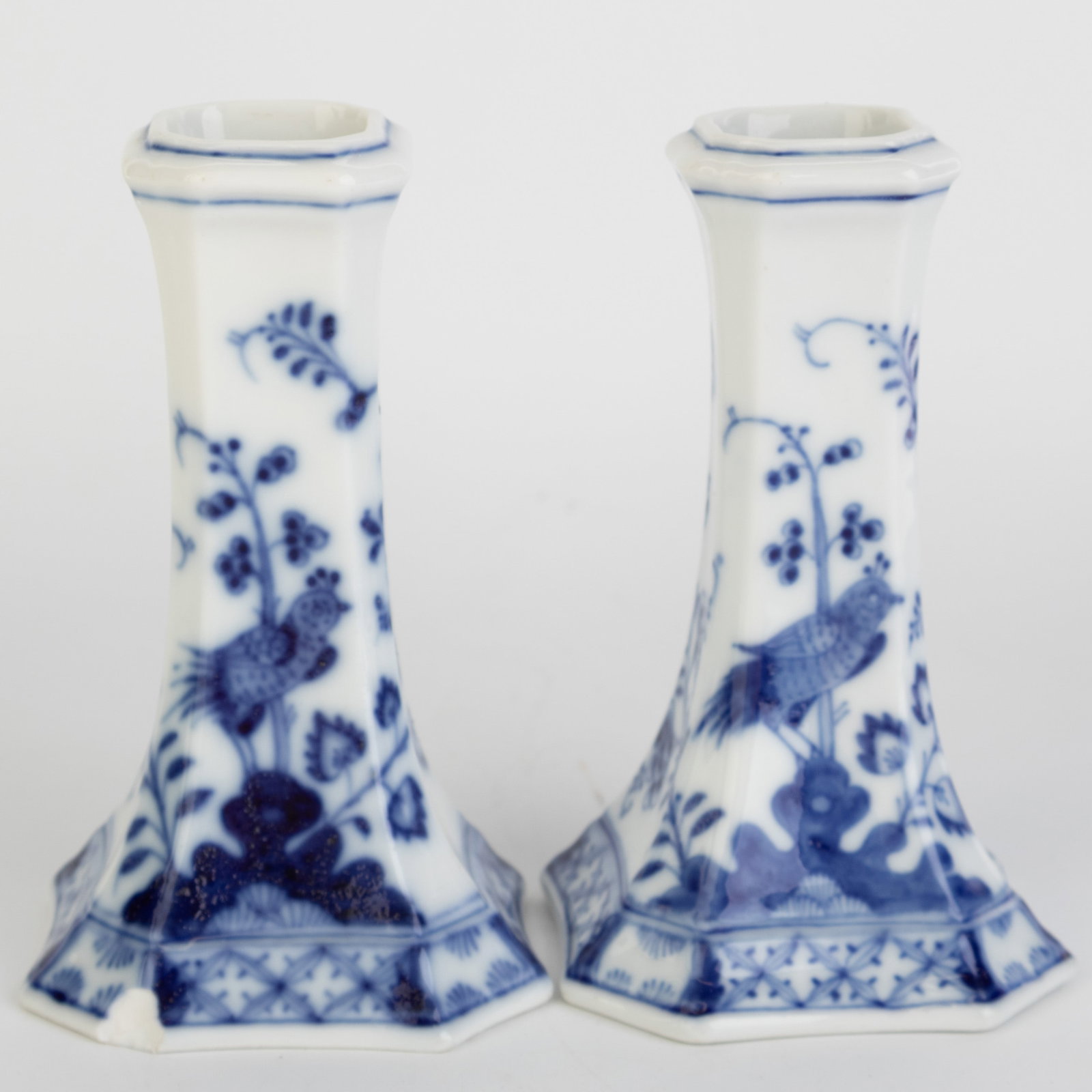 Antique Pair Of Meissen German Porcelain Onion Pattern Candlesticks: (Height: 10.3 cm, Width: 6.0 cm) It is the responsibility of the Buyer to carefully examine each lot and form their own judgment regarding its condition, description, provenance, and authenticity prio
