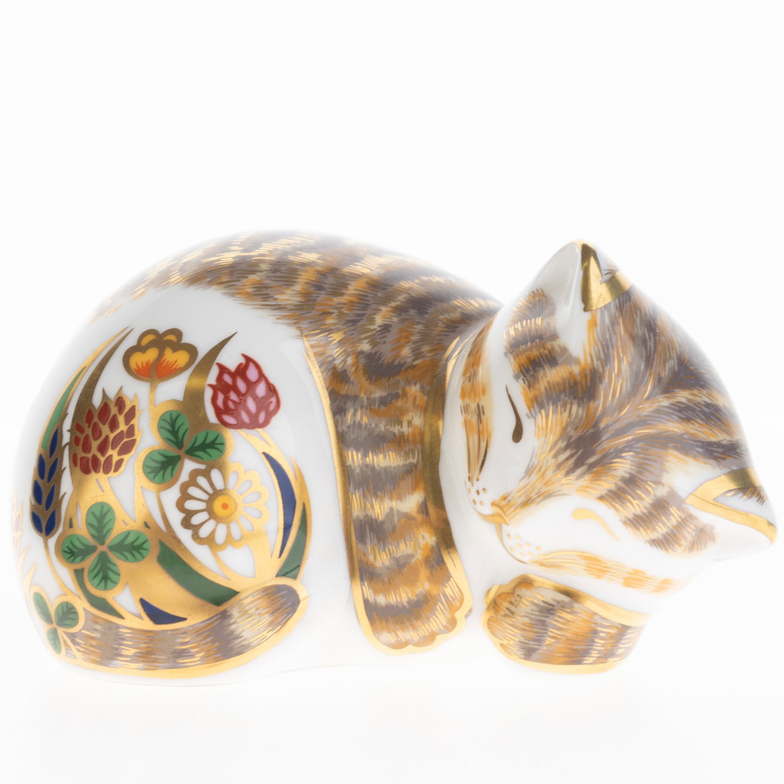 Royal Crown Derby Fine Gilt Porcelain Sleeping Cat Paperweight Figurine: (Height: 5.0 cm, Width: 7.5 cm) It is the responsibility of the Buyer to carefully examine each lot and form their own judgment regarding its condition, description, provenance, and authenticity prior