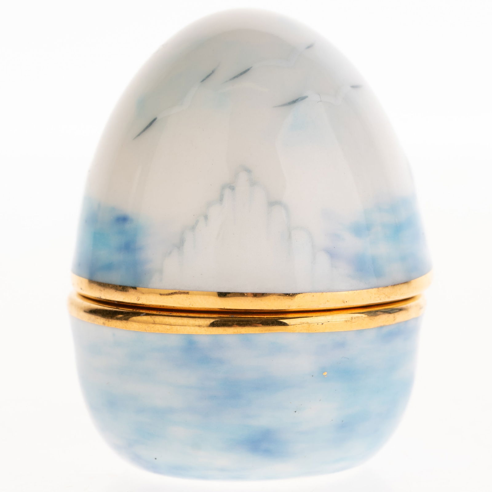 Fine Porcelain Egg-Shaped Hand Painted Pill Box With Arctic Design: (Height: 4.2 cm, Width: 3.5 cm) It is the responsibility of the Buyer to carefully examine each lot and form their own judgment regarding its condition, description, provenance, and authenticity prior
