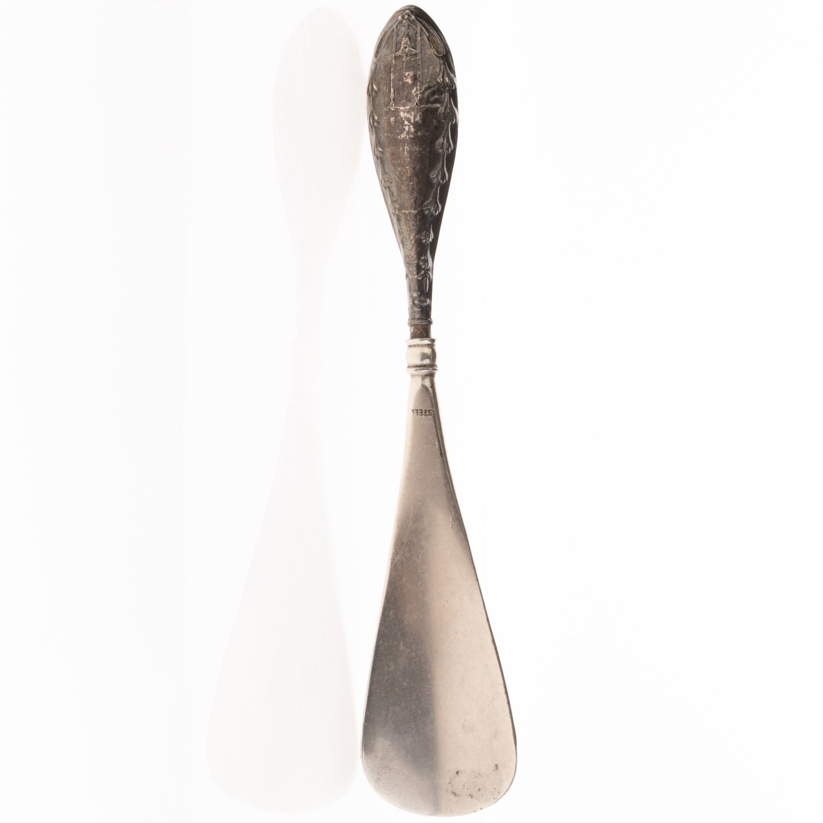 Antique Sterling Silver Art Nouveau Shoe Horn Early 20Th Century: (Height: 18.0 cm, Width: 3.5 cm) It is the responsibility of the Buyer to carefully examine each lot and form their own judgment regarding its condition, description, provenance, and authenticity prio