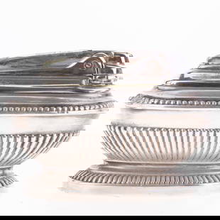 Mid Century Vintage Ronson Varaflame Silver Plated Table Cigarette Lighter: It is the responsibility of the Buyer to carefully examine each lot and form their own judgment regarding its condition, description, provenance, and authenticity prior to making a purchase. We welcom