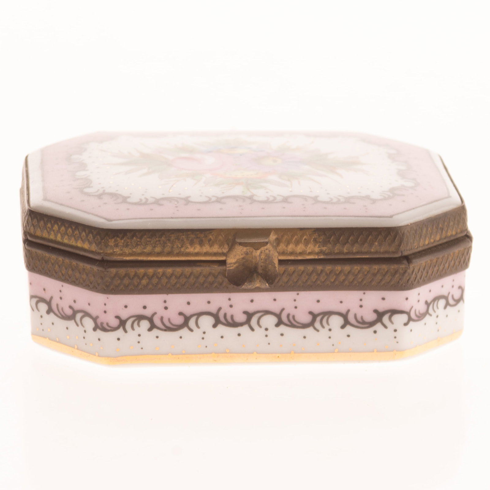 Antique French Fine Porcelain Floral Trinket Or Pill Box: It is the responsibility of the Buyer to carefully examine each lot and form their own judgment regarding its condition, description, provenance, and authenticity prior to making a purchase. We welcom