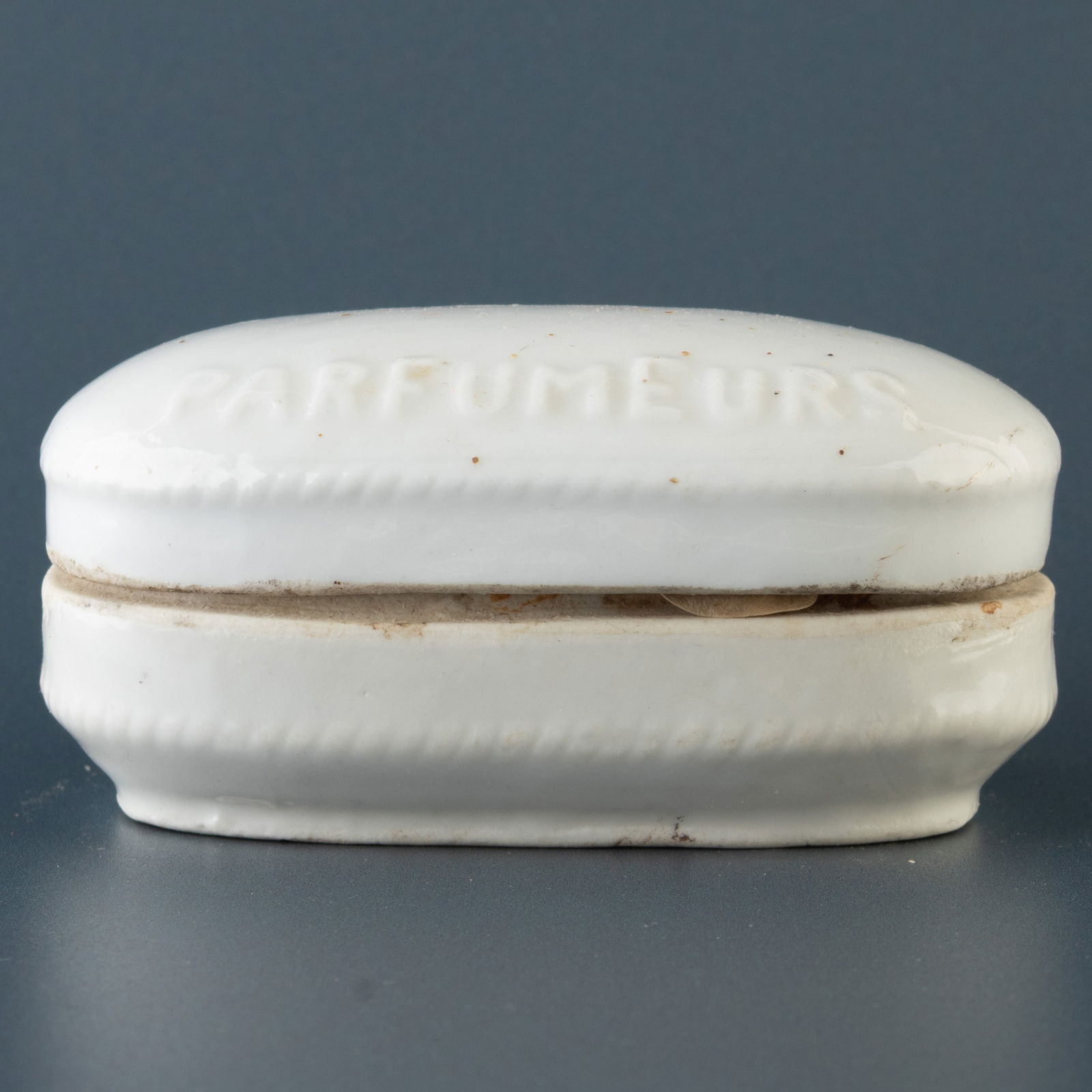 Antique 19Th Century French Glazed Porcelain Gelles Freres Parfumeurs Toothpaste Lidded Box: It is the responsibility of the Buyer to carefully examine each lot and form their own judgment regarding its condition, description, provenance, and authenticity prior to making a purchase. We welcom