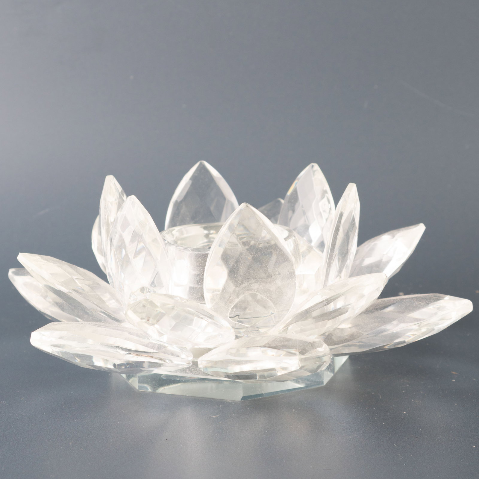 Vintage Swarovski Style Crystal Lotus Flower Candle Holder: It is the responsibility of the Buyer to carefully examine each lot and form their own judgment regarding its condition, description, provenance, and authenticity prior to making a purchase. We welcom