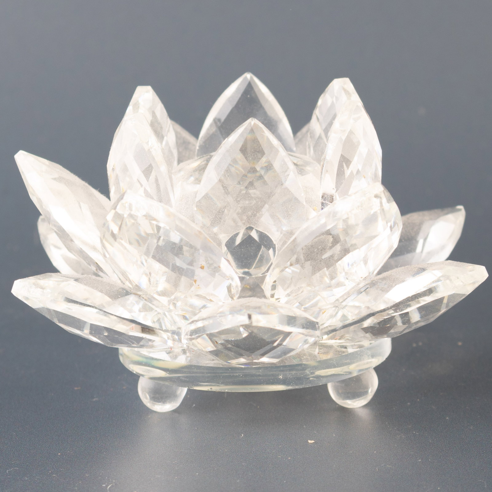 Vintage Swarovski Style Crystal Lotus Flower Candle Holder: It is the responsibility of the Buyer to carefully examine each lot and form their own judgment regarding its condition, description, provenance, and authenticity prior to making a purchase. We welcom