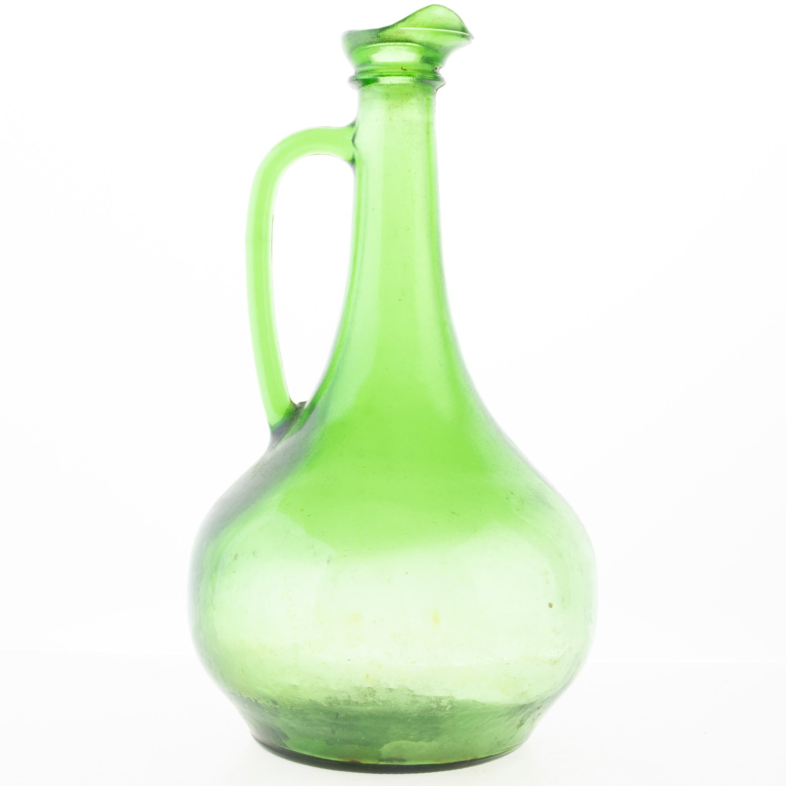 Mid Century Vintage Green Glass Wine Carafe Bottle: It is the responsibility of the Buyer to carefully examine each lot and form their own judgment regarding its condition, description, provenance, and authenticity prior to making a purchase. We welcom