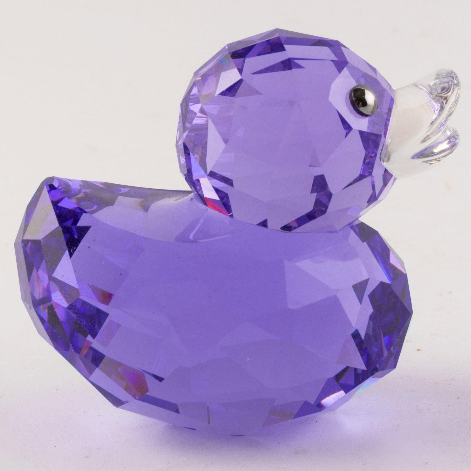 Swarovski Crystal Purple Happy Duck Figurine: It is the responsibility of the Buyer to carefully examine each lot and form their own judgment regarding its condition, description, provenance, and authenticity prior to making a purchase. We welcom