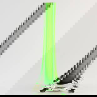 Striking Mid-Century Modern Green and Clear Murano Glass Vase: A beautifully decorated vase that reflects classic artistry, ideal for floral arrangements or as a standalone decorative piece. It is the responsibility of the Buyer to carefully examine each lot and