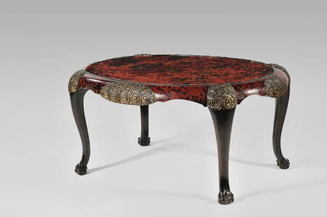 MAISON FRANCK FRÈRES Oval coffee table in tinted ma: MAISON FRANCK FRÈRES Oval coffee table in tinted mahogany, in red tinted tortoise shell marquetry,partly decorated in carved floral motifs. It stands on four slender legs ending in claws. Original la