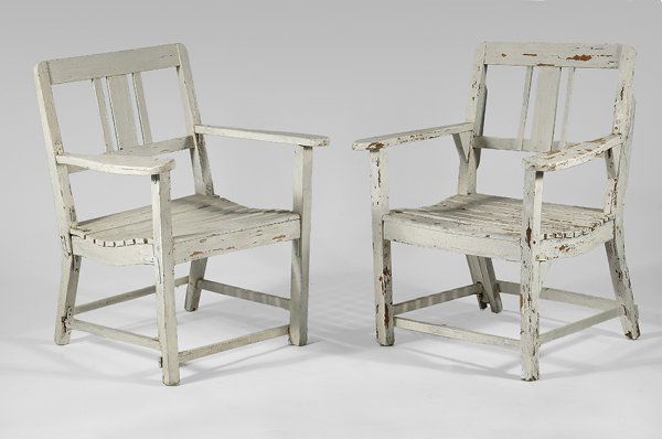 ROBERT MALLET STEVENS (1886-1945) édité par PIERRE: ROBERT MALLET STEVENS (1886-1945) édité par PIERRE DARIEL Pair of large cubical shaped garden chairs in white lacquered openwork wood. Circa 1927. H : 36 3/4 l : 29 1/2 D : 25 1/2 in.