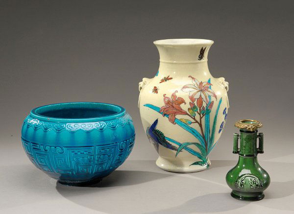 THEODORE DECK (1823-1891) Vase balustre à col évasé: THEODORE DECK (1823-1891) Vase balustre à col évasé et anses simulées en faïence émaillée blanche à décor de fleurs, d'oiseaux et d'insectes.Signature en creux «TH. Deck» et daté 1870.H