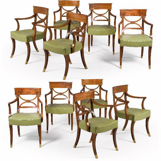 MAISON JANSEN Importante suite de dix chaises à do: MAISON JANSEN Importante suite de dix chaises à dossier droit en noyer à décor géométrique ajouré mouluré surmonté d'un large bandeau se terminant par des enroulements sculptés sur les côt