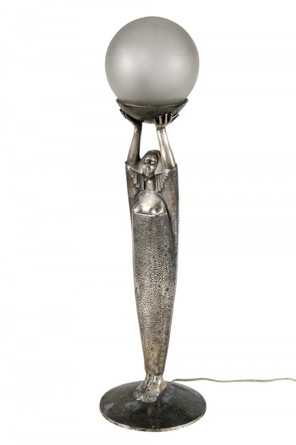 DONNA France Lustre à six bras de lumières à struc: DONNA France Lustre à six bras de lumières à structure en bronze argenté. Cache-ampoules et éléments en verre moulé pressé. Signé «Donna France». Vers 1930. H : 80 cm