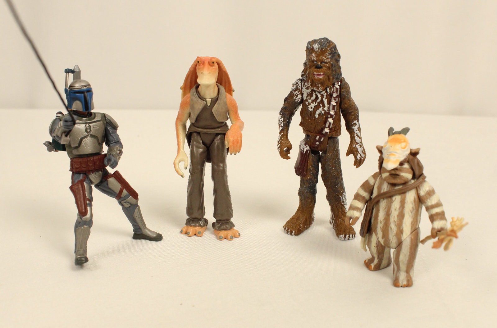 A Set Of (4) Star Wars Action Figures. (1 of 3)