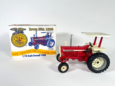 Farmall Turbo 1206 Disel Tractor by Ertl with box