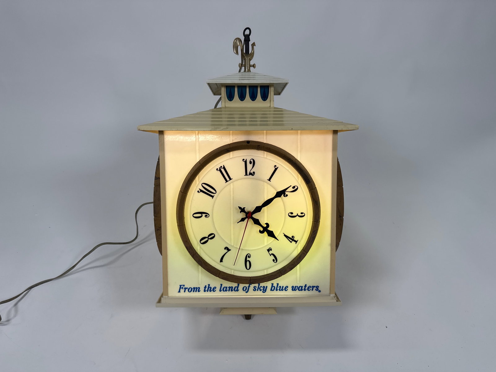 Scarce early 1960s Hamm’s Beet dominator four sided rotating light up tavern sign. (1 of 4)