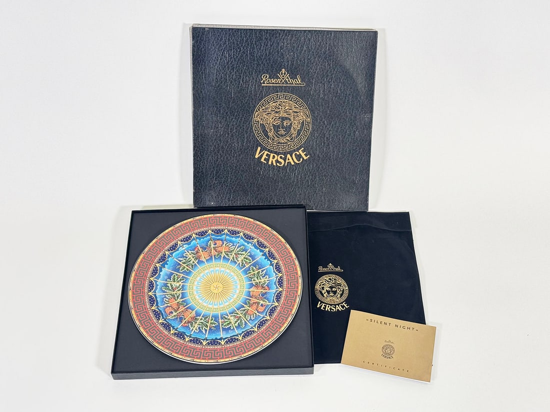 1999 Versace Silent Night by Rosenthal - Continental boxed Christmas Plate.: 1999 Versace Silent Night by Rosenthal - Continental boxed Christmas Plate. Presents with box. Retired in 1999. Condition: Near Mint. Size: 12" Diameter.