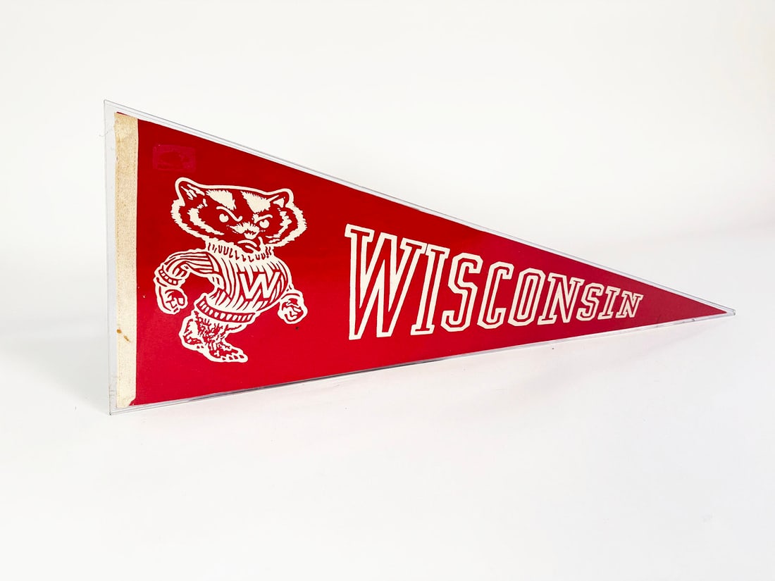 Circa 1950s Wisconsin Badgers College pennant.: Circa 1950s Wisconsin Badgers College pennant. Nice graphic of Bucky the Badger. Condition: 8.75+. Size: 31"x12".