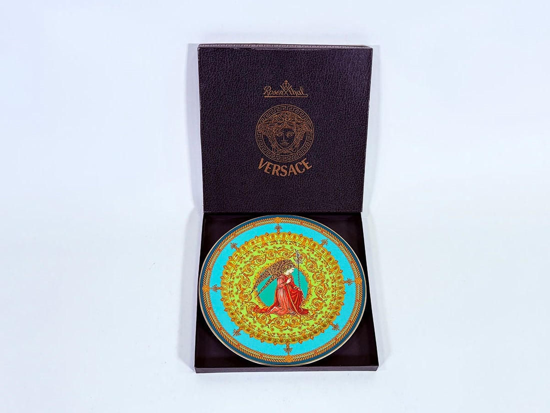 1995 Versace L'ange Gabriel Christmas plate by Rosenthal - Continental.: 1995 Versace L'ange Gabriel Christmas plate by Rosenthal - Continental. Presents with original box. Condition: Near Mint.
