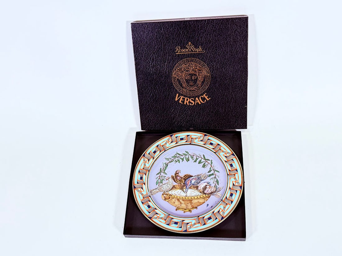 1999 Versace A World of Peace Christmas plate by Rosenthal - Continental.: 1999 Versace A World of Peace Christmas plate by Rosenthal - Continental. Presents with box. Condition: Near Mint. Size: 12" Diameter.
