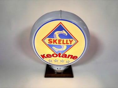 1950s Skelly Keotane Gasoline gas pump globe in a Capcolite body.