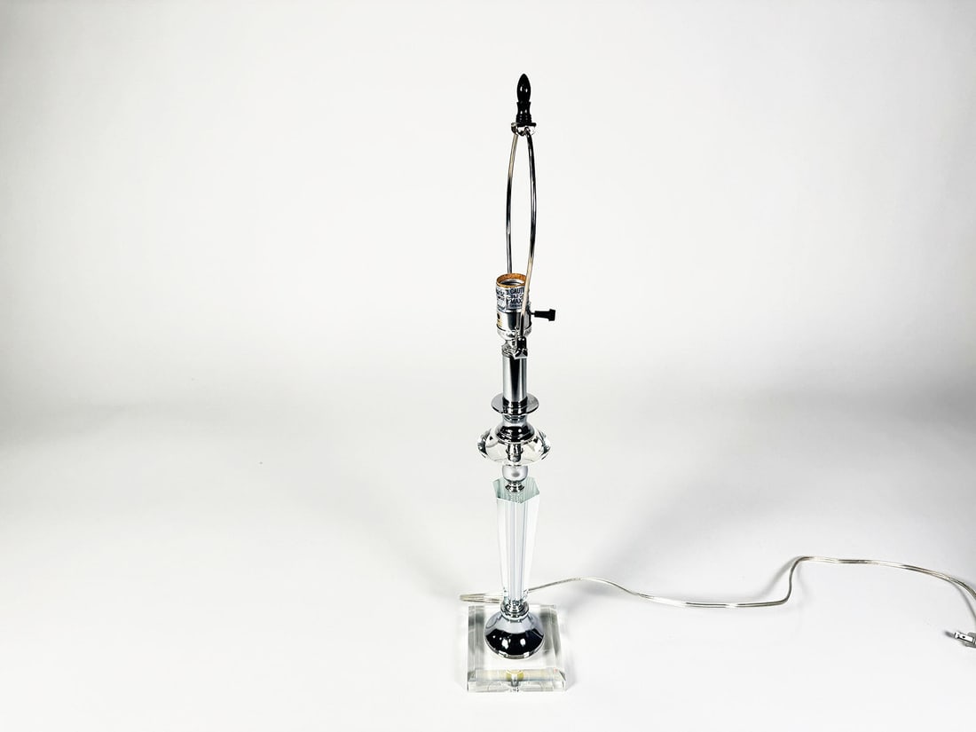 Nice quality crystal glass table lamp. (1 of 2)
