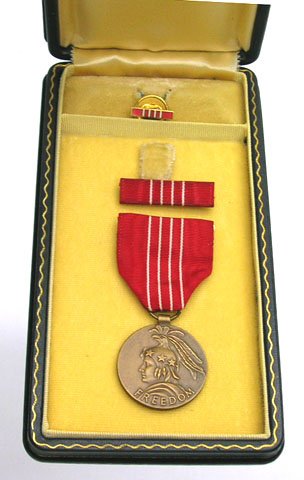 US FREEDOM MEDAL WITH BOX AND RIBBONS: US FREEDOM MEDAL WITH BOX AND RIBBONS * MEDAL IS GRADE 9.5 *