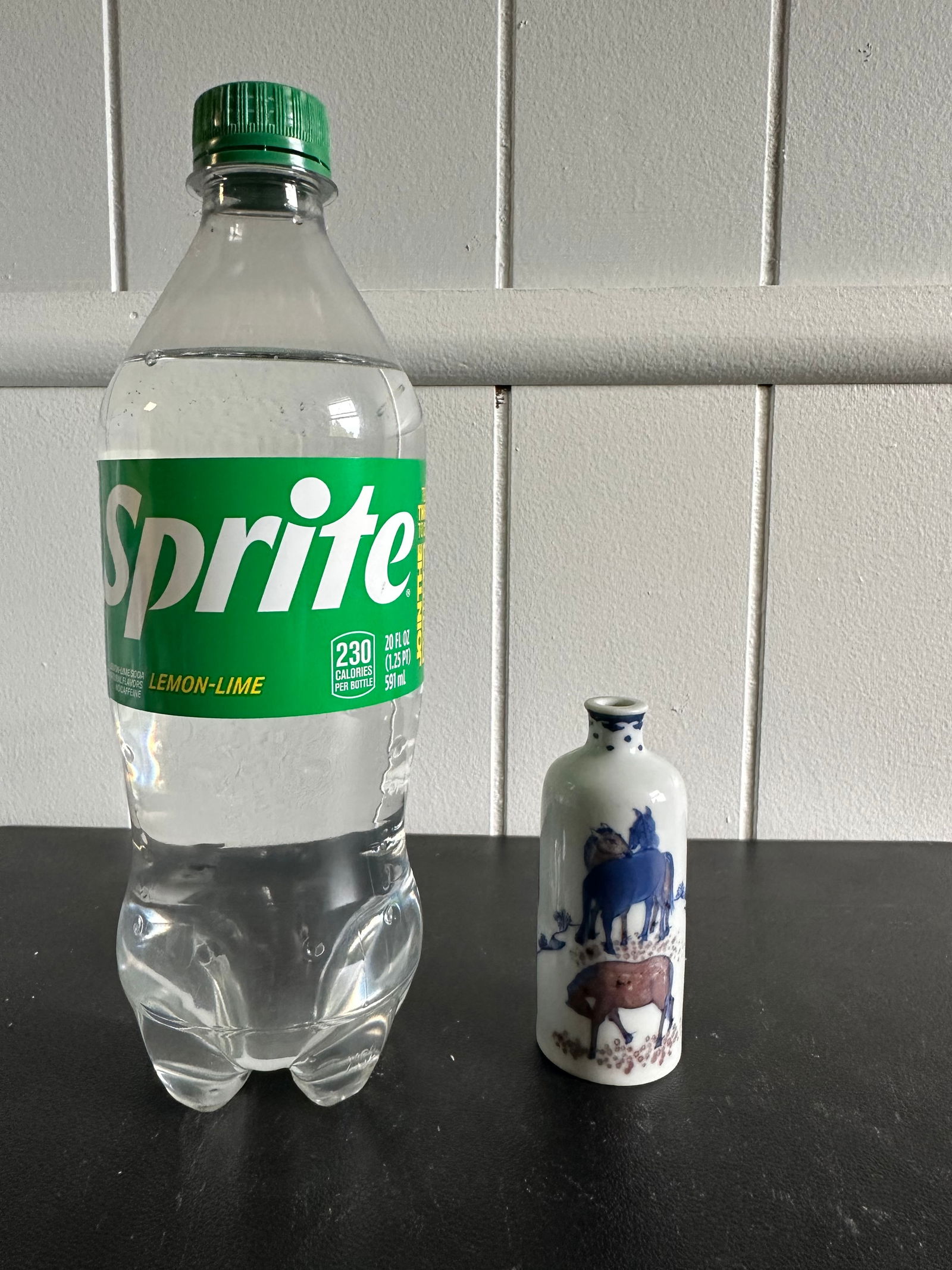 Chinese Blue And White Horses Porcelain Vase China Snuff Bottle (1 of 9)